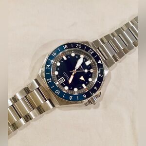 * SOLD * Spinnaker Dumas GMT Automatic Blue/Black “Batman” SP-5119-22 Dive Watch